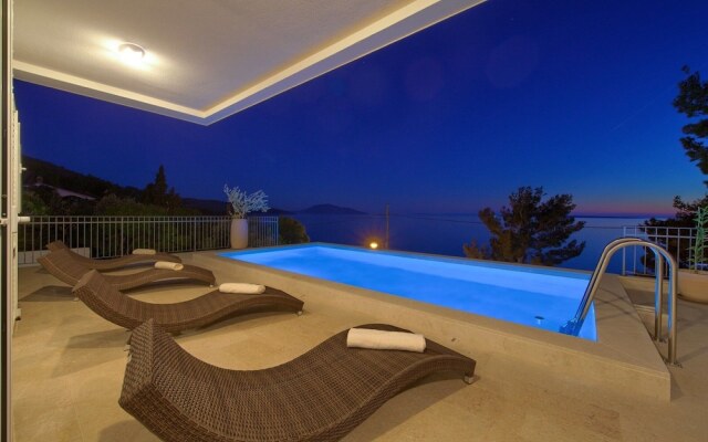 Modern Villa in Cres With Pool