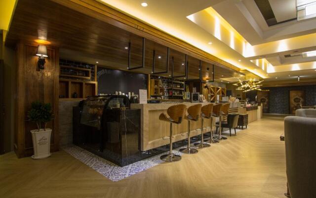 G11 Hotel