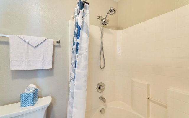 Charming North Charleston Townhome - Pets Welcome!