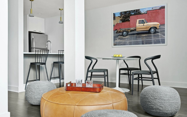 Lyric Chic 1BR Gym Downtown