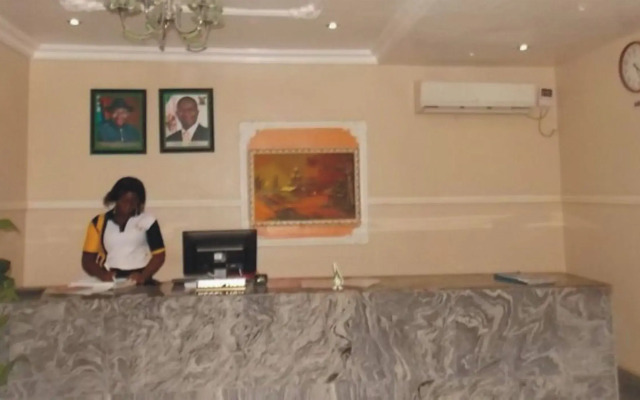 Sheriffyt Royale Hotel and Suites