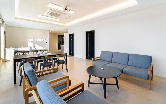 Daebudo Atiko Dokchae Pool Villa