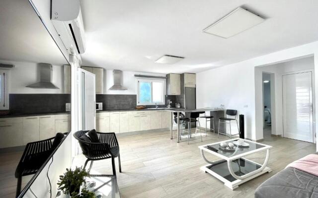 Two-Bedroom House 5, FreeWifi, AC, BBQ, Mountain View