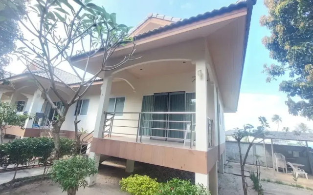 Krisada Beach Resort