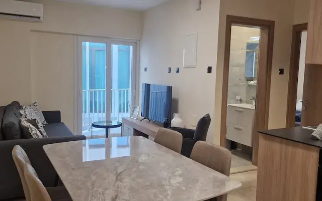 75 Prokymea- Steps From the Sea, Downtown, Balcony
