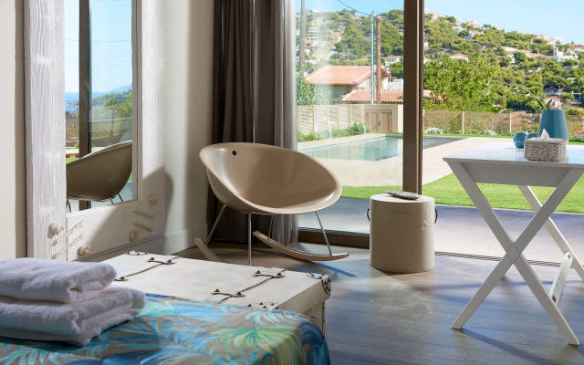 Elaia Luxury Suites