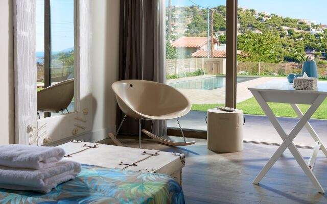 Elaia Luxury Suites