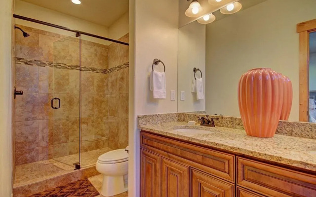 Maggie Point 3 Br condo by RedAwning