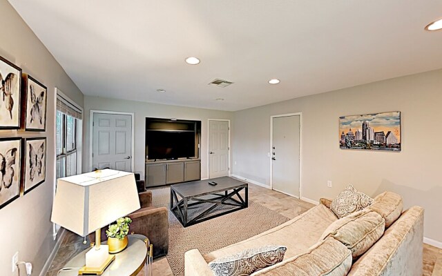 3BR 2BA Remodeled Rosedale House by RedAwning