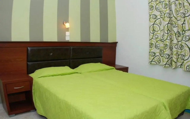 Amoudi Studios Apartments Hotel