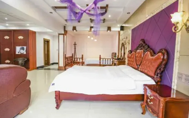 Wuzhen Xiaocheng Love Hotel