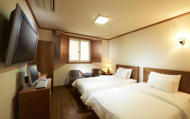 Noble Tourist Hotel Insadong