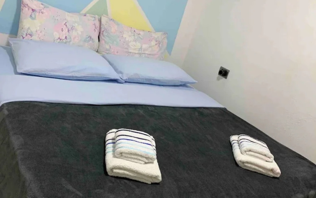 Entire unit near beach access to garden