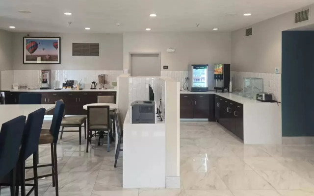 Quality Inn & Suites Sunport Airport Albuquerque