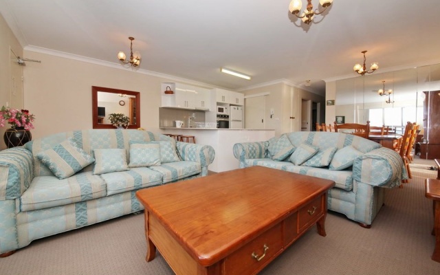 Sunset Towers, Unit 11/25 Donald Street – Guest Rooms – Nelson Bay