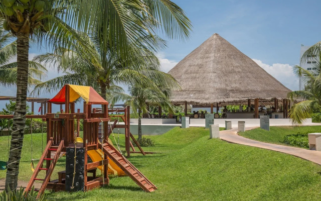 ARENA Stunning 2 BDR Beachfront- Designer Vibes