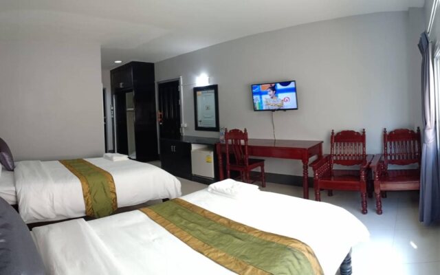 Submukdaphoomplace Hotel