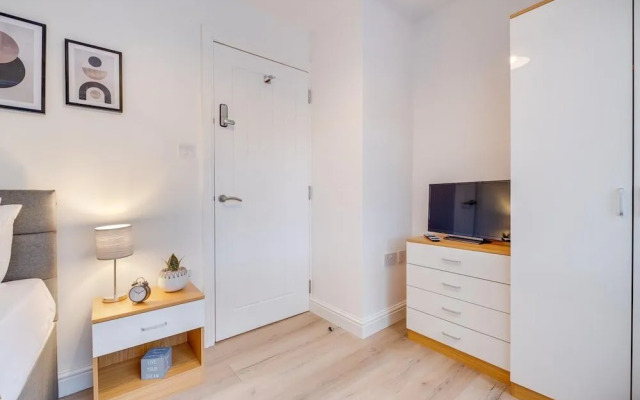 Night Stay - Alpha House