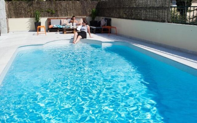 Cascais Cool Hostel Suites & Pool