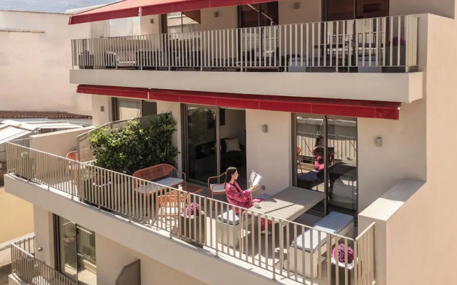THE NIXON Suite and Apartments Hotel