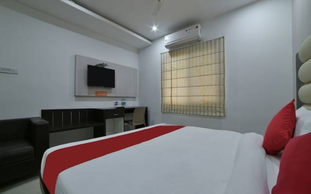 OYO 16894 Aditya Residency