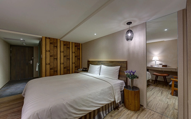 Lan Kwai Fong Garden Hotel