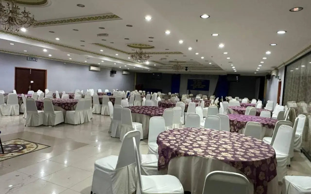 OYO 89619 De Choice Hotel