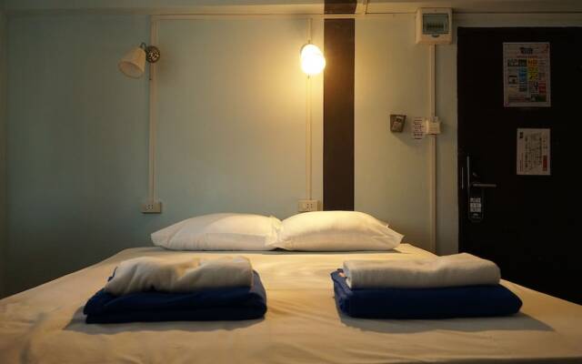 Slumber Party Surf Khao Lak Hostel
