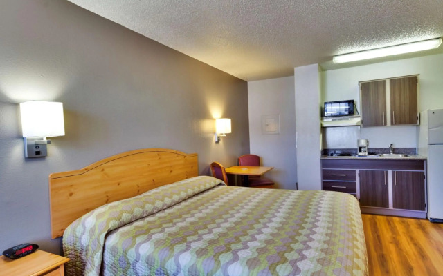 Studio 6 Dallas-Garland / Northeast