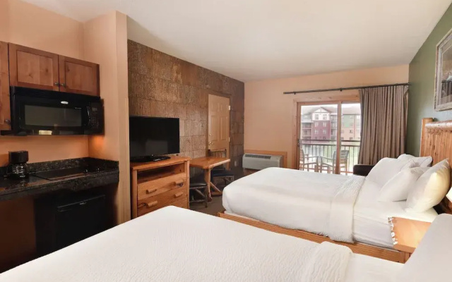 Wilderness at the Smokies – River Lodge Suites