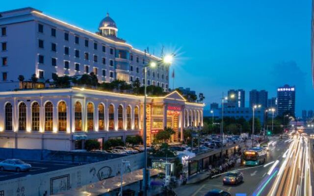 New Plum Garden Seasons Hotel