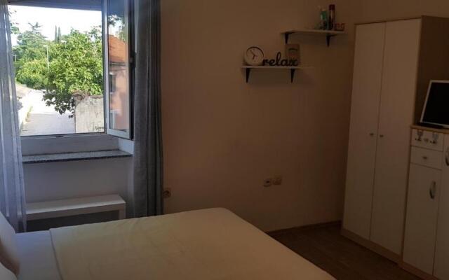 Studio apartment KIKI for 2, near Old Town & Beach, free WiFi
