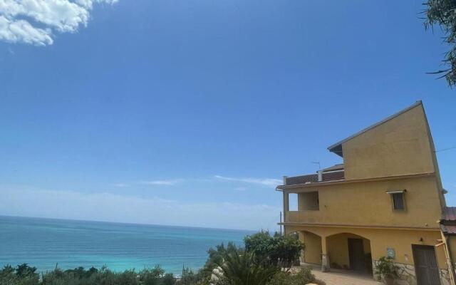 Villa Yellow House