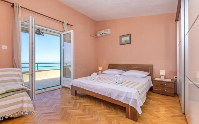 Beautiful Home in Makarska With Wifi and 4 Bedrooms
