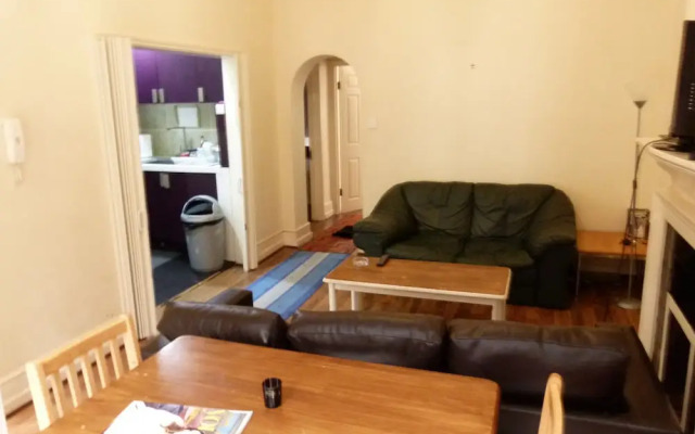 SS Property Hub - Family Apartment Barons Court