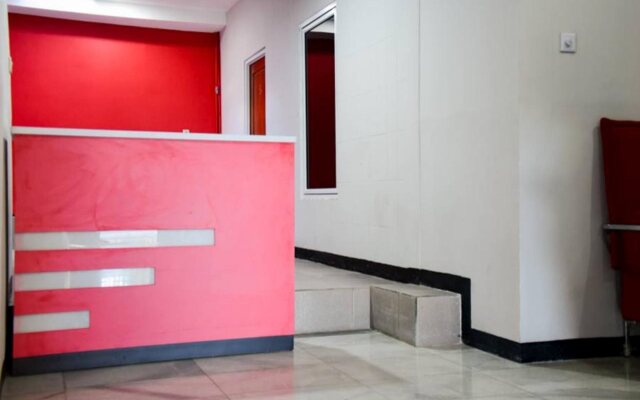 RedDoorz Plus near Mall Kelapa Gading