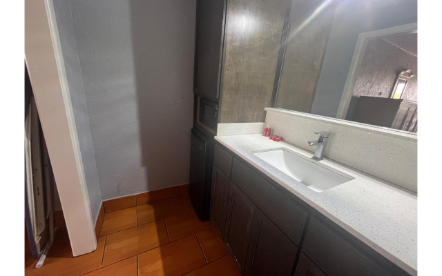 La Posada Inn By OYO Brownsville