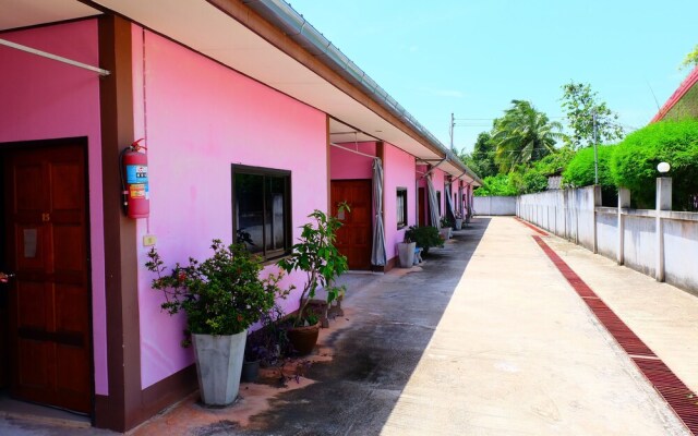 Ruan Chompoo Resort