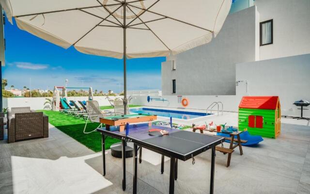 SunnyVillas 4BR New Villa Private Pool in Pernera