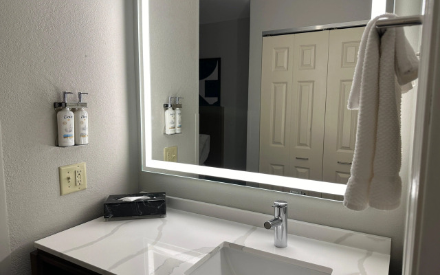 Staybridge Suites Milwaukee West-Oconomowoc by IHG