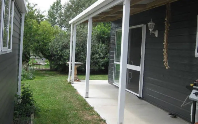 8076 Bed And Breakfast