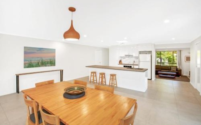 Sunyata Beach House - Rainbow Beach, Beachside escape with a pool, pet friendly and Wi-Fi – Guest Rooms – Rainbow Beach