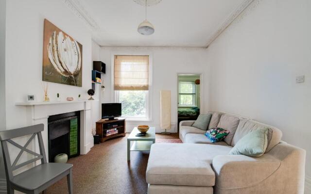 Great family flat just 10 mins walk to beach