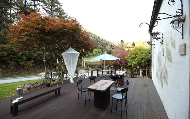 Yangpyeong Maypolehouse Pension