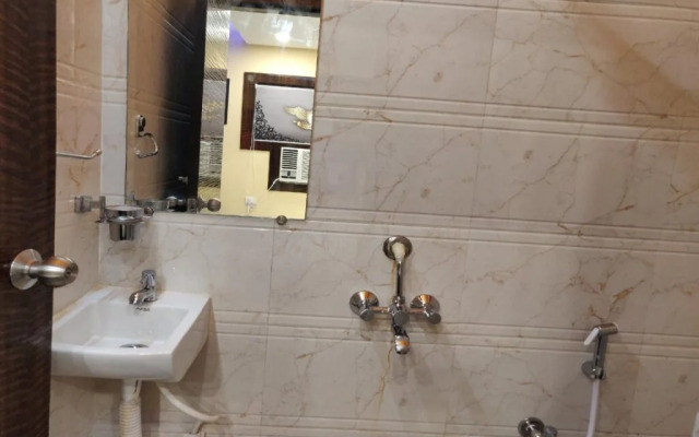 Hotel Ops By OYO Rooms