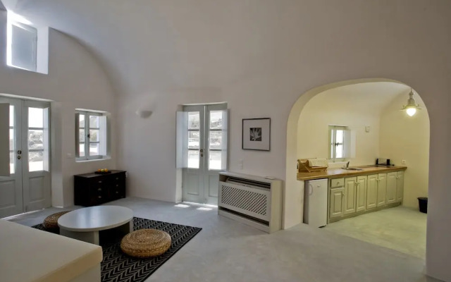 Neema Maison Finikia Santorini