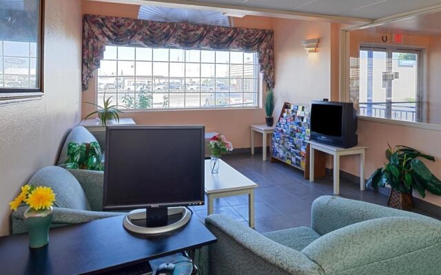 Rodeway Inn & Suites