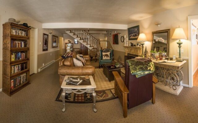 Black Bear Manor
