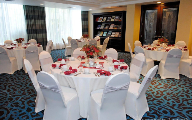 DoubleTree by Hilton Chatsworth