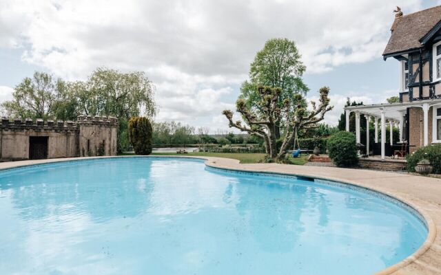 Waterfront Retreat in Hambleden